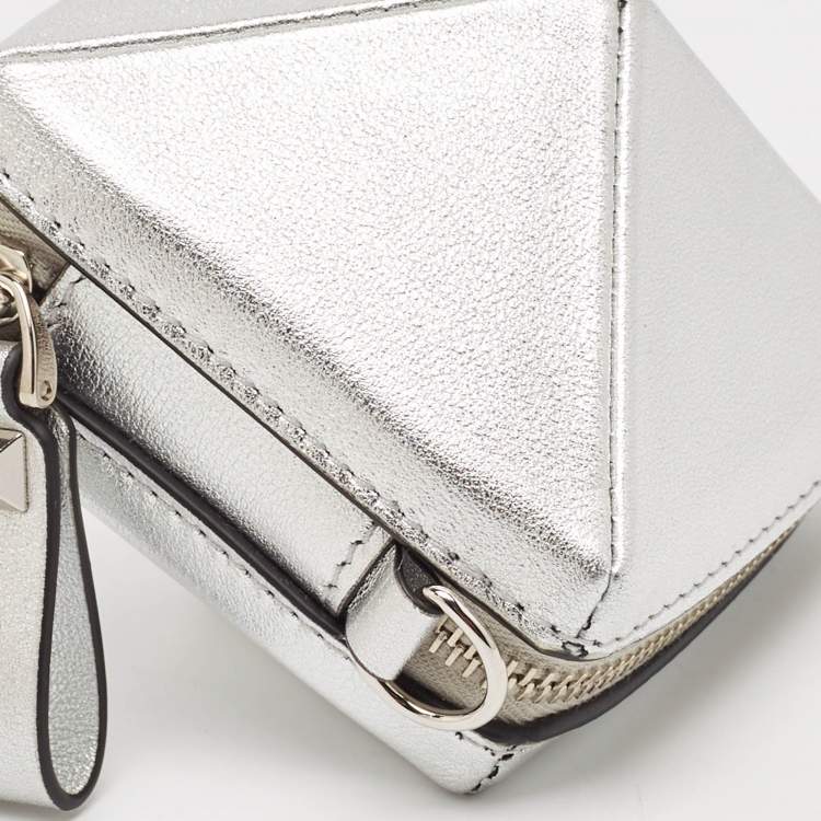 مملوكة مسبقًا Valentino Silver Leather Zip Coin Purse
