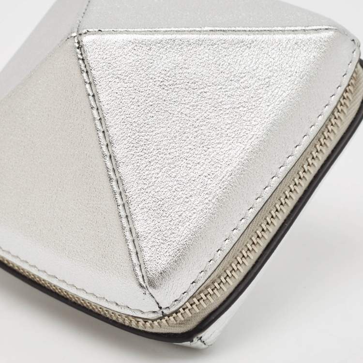 مملوكة مسبقًا Valentino Silver Leather Zip Coin Purse