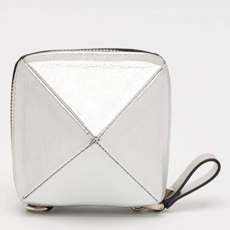مملوكة مسبقًا Valentino Silver Leather Zip Coin Purse