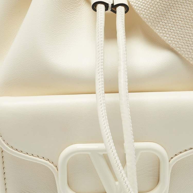 Pre Owned Valentino Cream Leathert Loco Bucket Bag