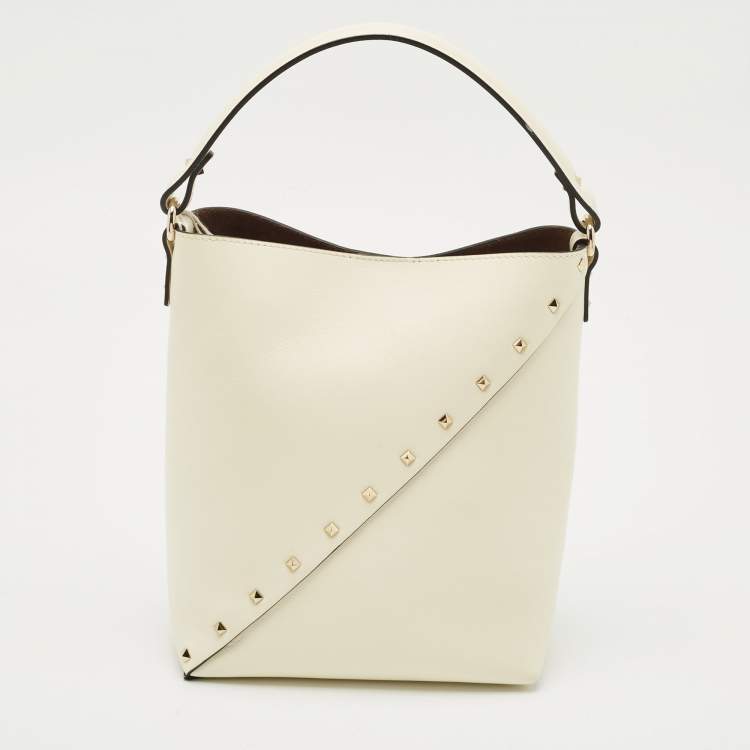 Pre Owned Valentino Off White Leather Small Rockstud Wipsy Bucket Bag