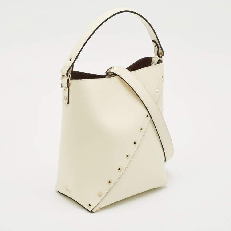 Pre Owned Valentino Off White Leather Small Rockstud Wipsy Bucket Bag