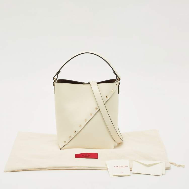 Pre Owned Valentino Off White Leather Small Rockstud Wipsy Bucket Bag