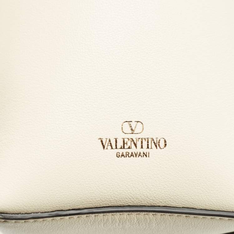 Pre Owned Valentino Off White Leather Small Rockstud Wipsy Bucket Bag