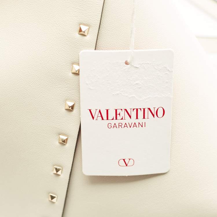 Pre Owned Valentino Off White Leather Small Rockstud Wipsy Bucket Bag