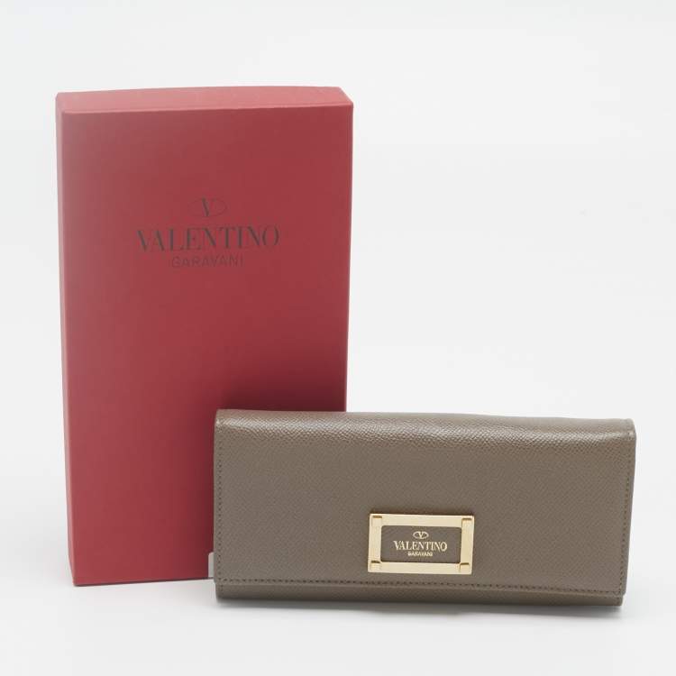 Pre Owned Valentino Beige Leather Logo Flap Continental Wallet