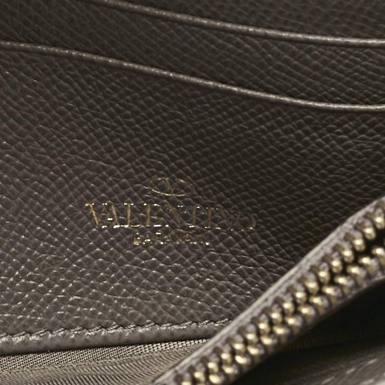 Pre Owned Valentino Beige Leather Logo Flap Continental Wallet