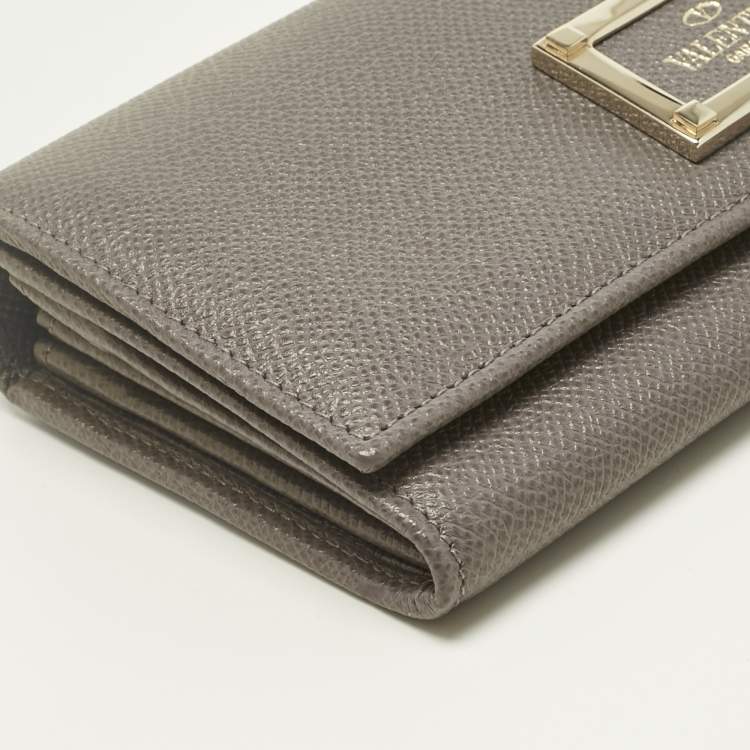 Pre Owned Valentino Beige Leather Logo Flap Continental Wallet