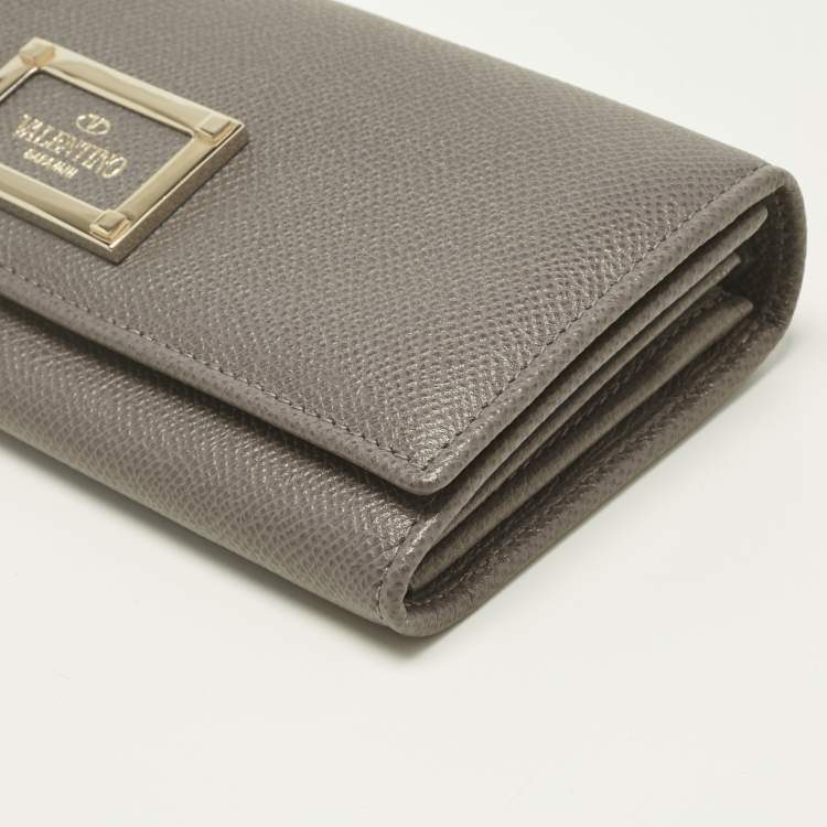 Pre Owned Valentino Beige Leather Logo Flap Continental Wallet