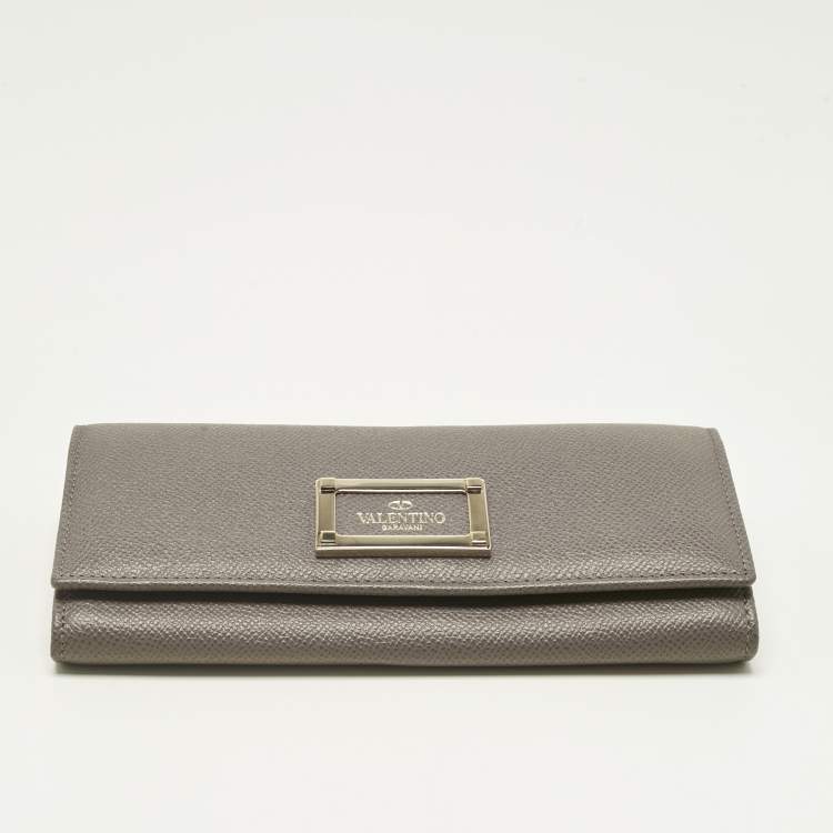 Pre Owned Valentino Beige Leather Logo Flap Continental Wallet