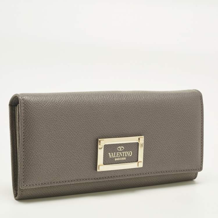 Pre Owned Valentino Beige Leather Logo Flap Continental Wallet