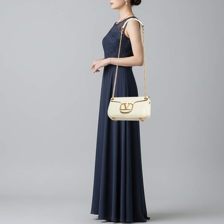 Pre Owned Valentino Stud Sign Ivory Leather Flap Shoulder Bag