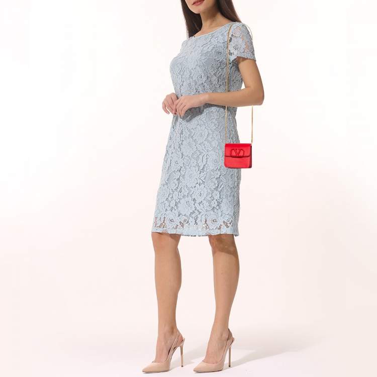 Pre Owned Valentino Red Grained Leather VLogo Compact Wallet On Chain