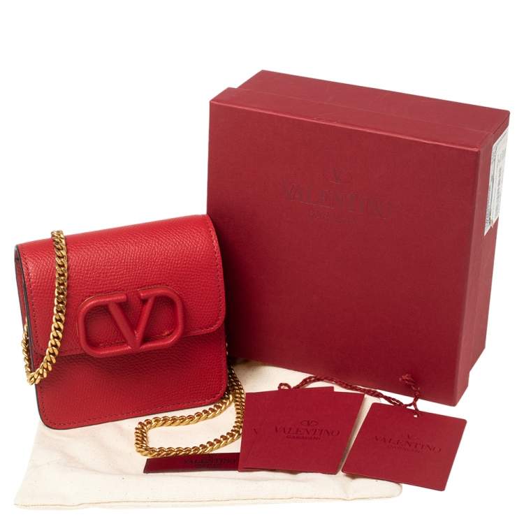 Pre Owned Valentino Red Grained Leather VLogo Compact Wallet On Chain