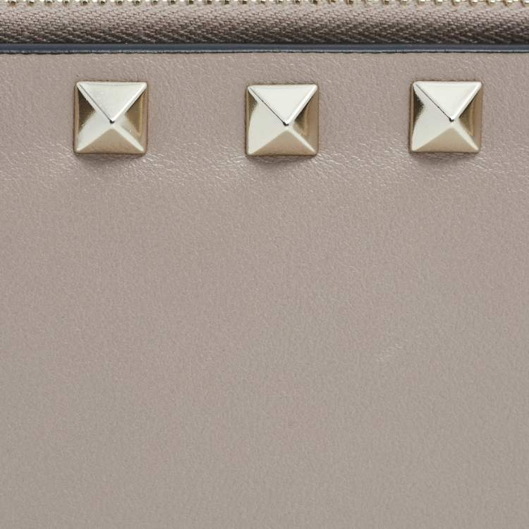Pre Owned Valentino Beige Leather Rockstud Bifold Card Holder