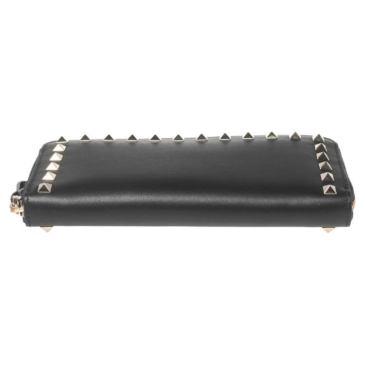 Pre Owned Valentino Black Leather Rockstud Zip Around Wallet