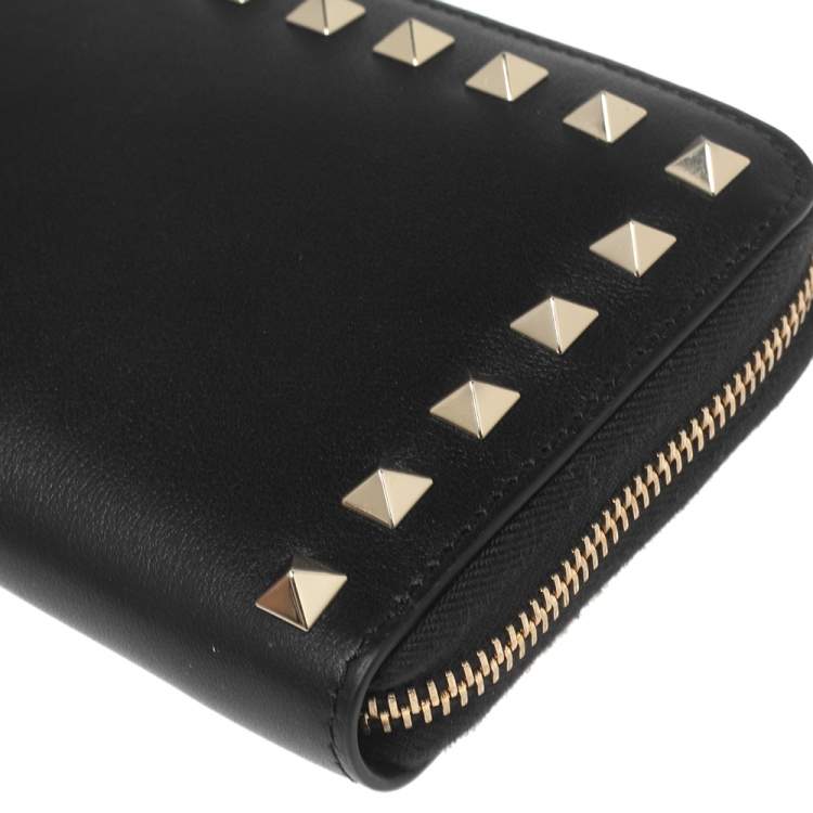 Pre Owned Valentino Black Leather Rockstud Zip Around Wallet