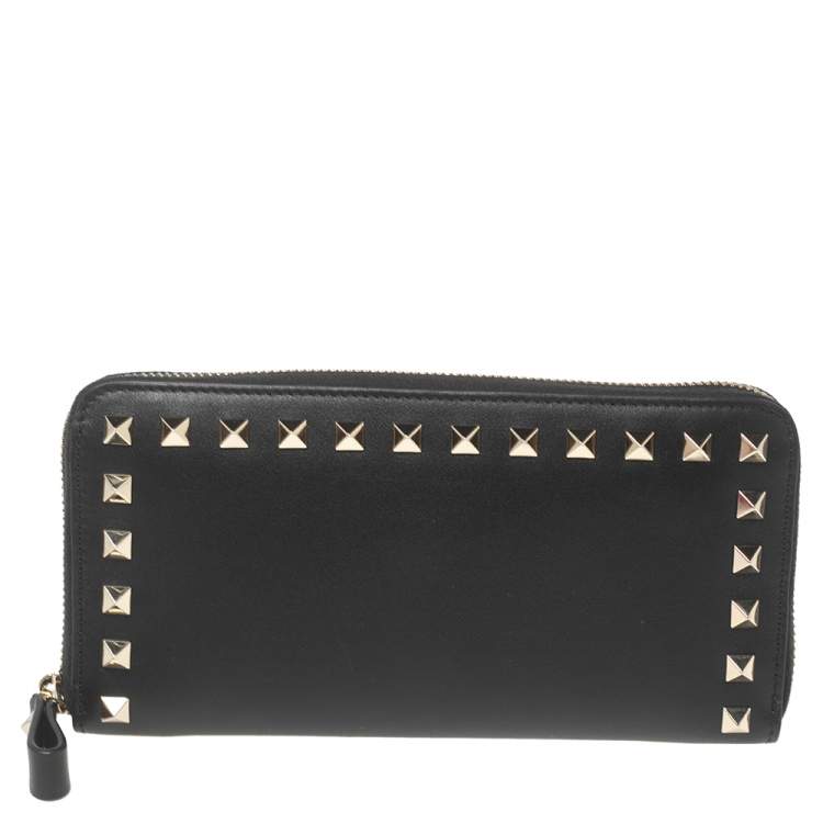 Pre Owned Valentino Black Leather Rockstud Zip Around Wallet