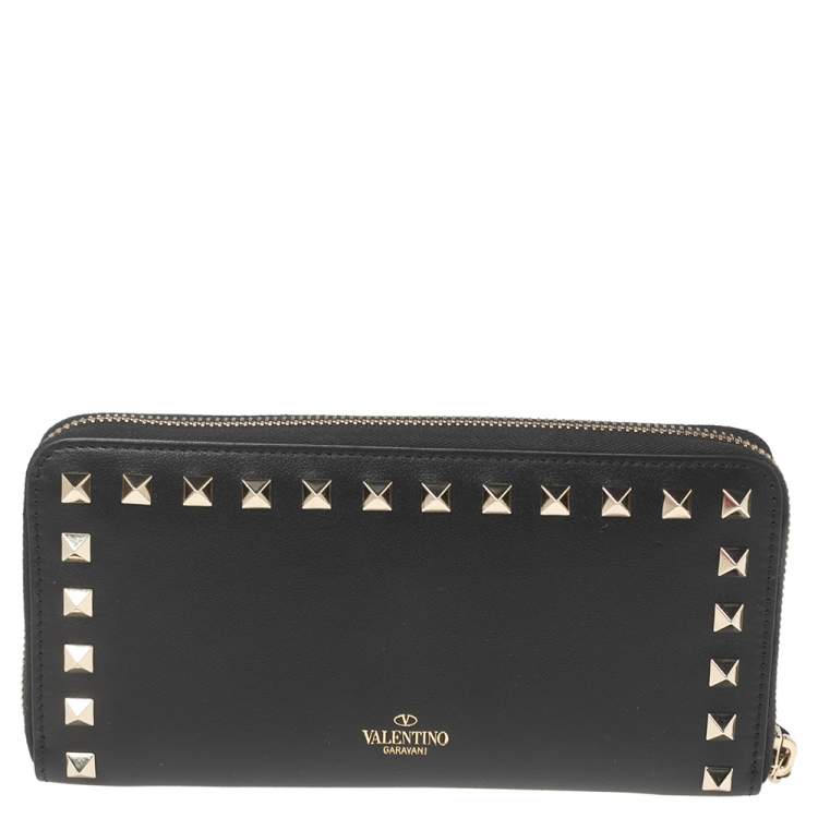 Pre Owned Valentino Black Leather Rockstud Zip Around Wallet