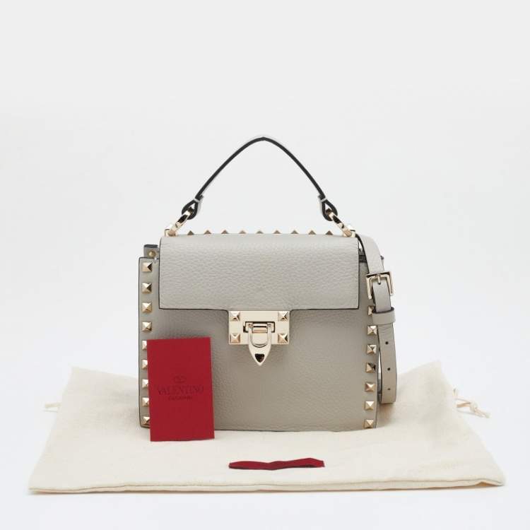 مملوكة مسبقًا Valentino Grey Leather Small Rockstud Top Handle Bag