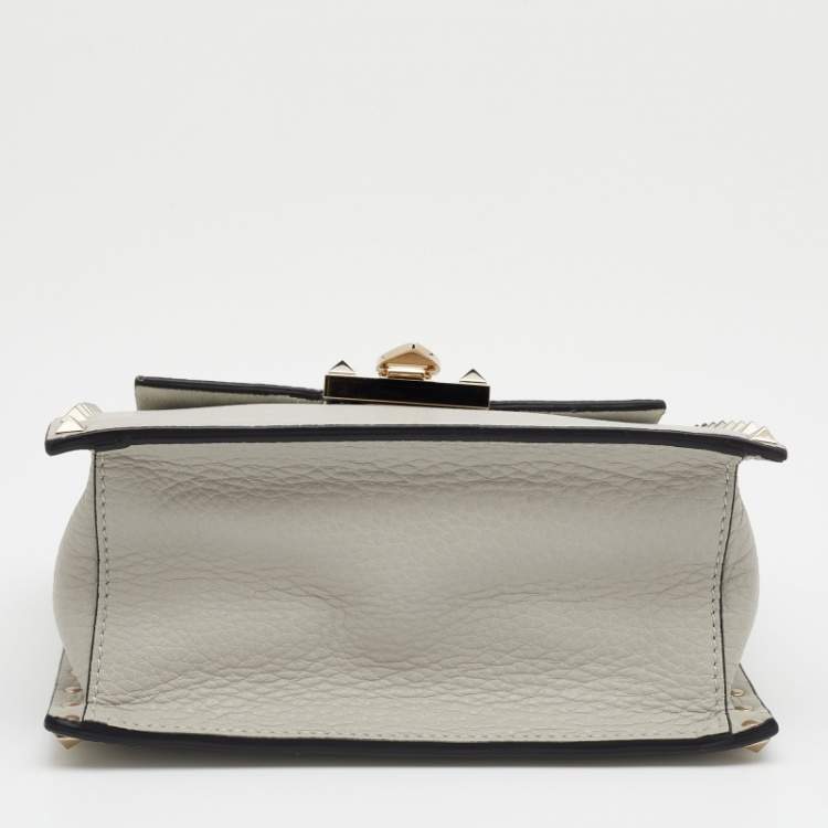 مملوكة مسبقًا Valentino Grey Leather Small Rockstud Top Handle Bag