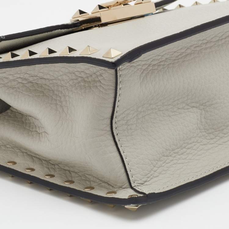 مملوكة مسبقًا Valentino Grey Leather Small Rockstud Top Handle Bag