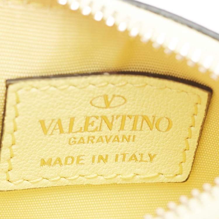 مملوكة مسبقًا Valentino Yellow Leather Rockstud Zip Card Case