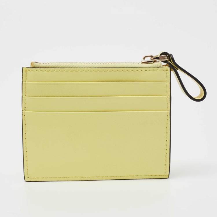 مملوكة مسبقًا Valentino Yellow Leather Rockstud Zip Card Case
