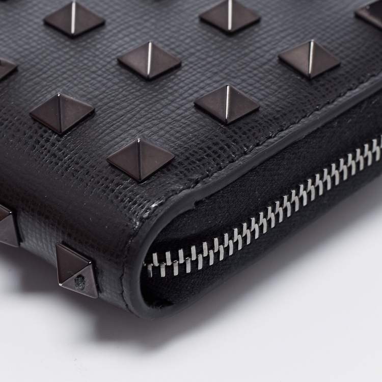 Pre Owned Valentino Black Leather Rockstud Wallet On Strap