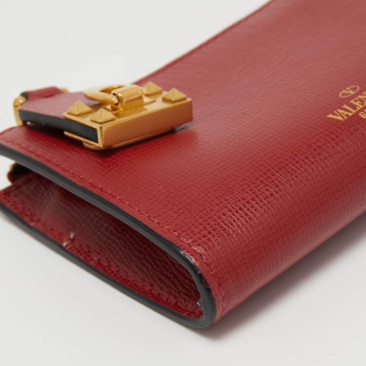 Pre Owned Valentino Red Saffiano Leather Rockstud Twist Lock Zip Wallet 