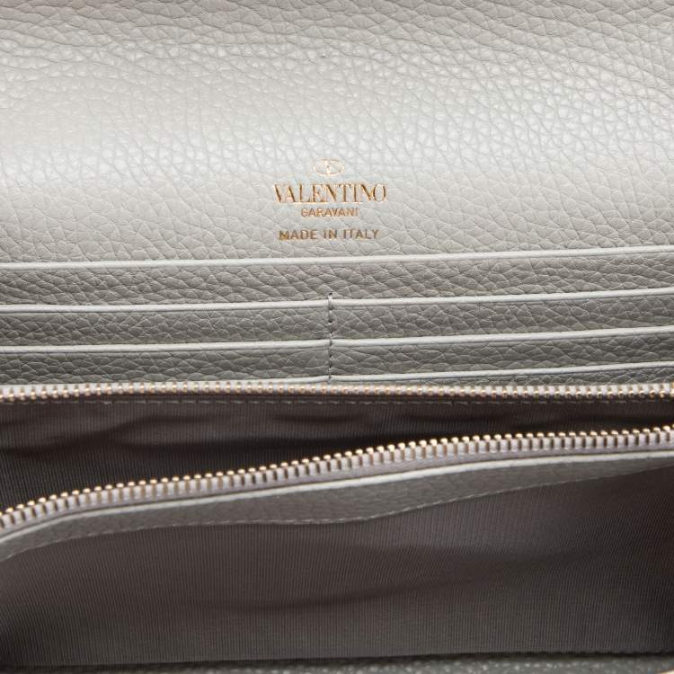 Pre Owned Valentino Grey Leather Rockstud Wallet On chain