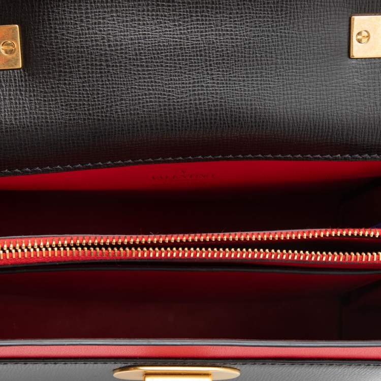 مملوكة مسبقًا Valentino Black Leather Rockstud Top Handle Bag