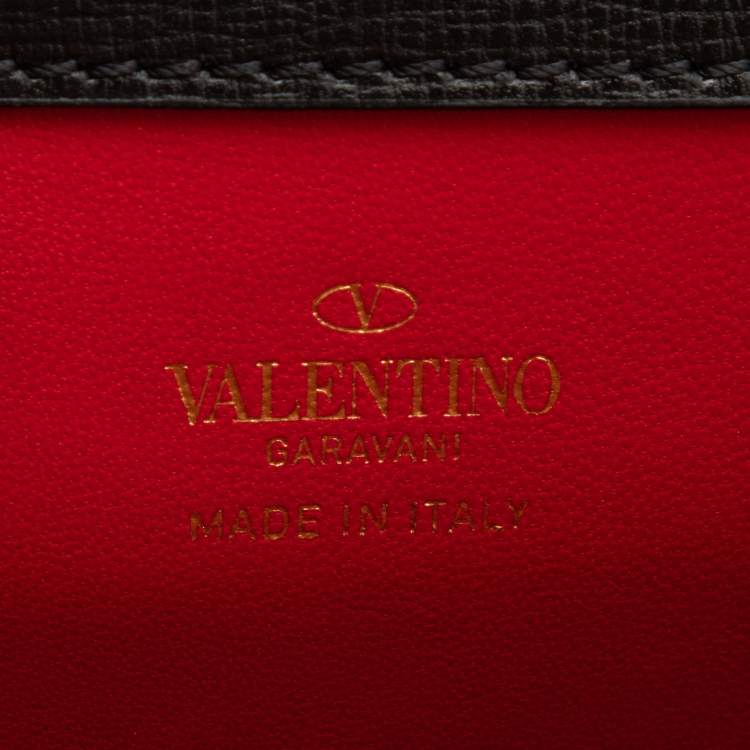 مملوكة مسبقًا Valentino Black Leather Rockstud Top Handle Bag