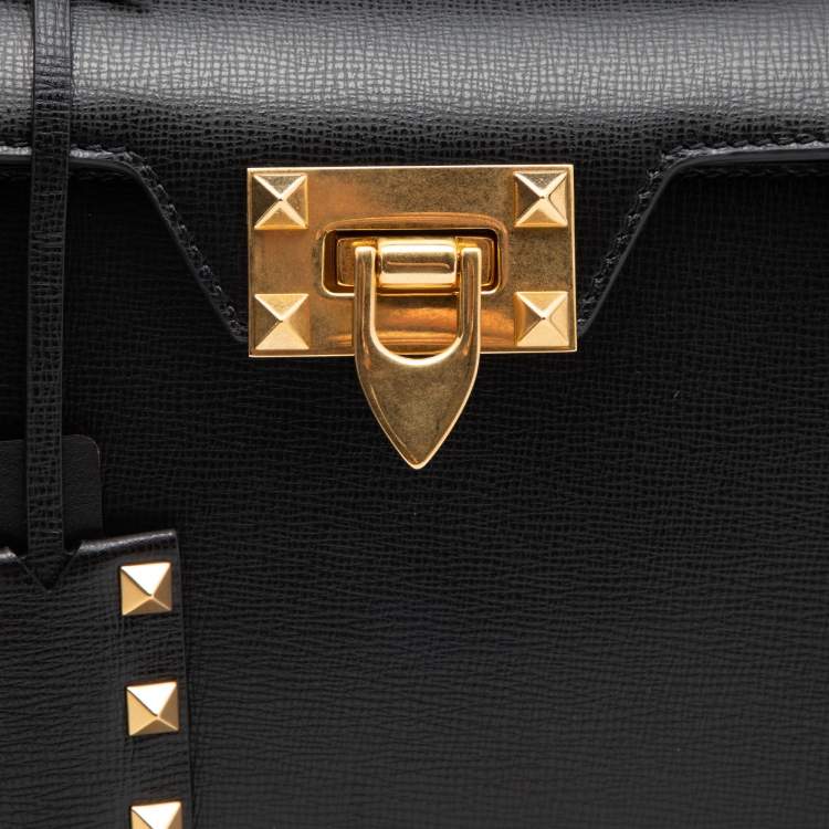 مملوكة مسبقًا Valentino Black Leather Rockstud Top Handle Bag