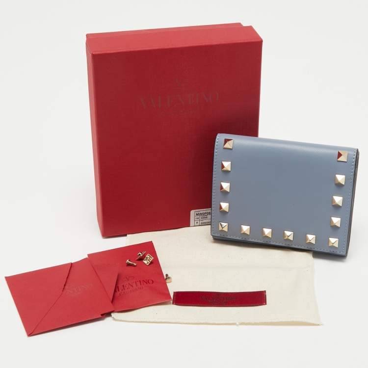 مملوكة مسبقًا Valentino Light Blue Leather Rockstud Trifold Wallet