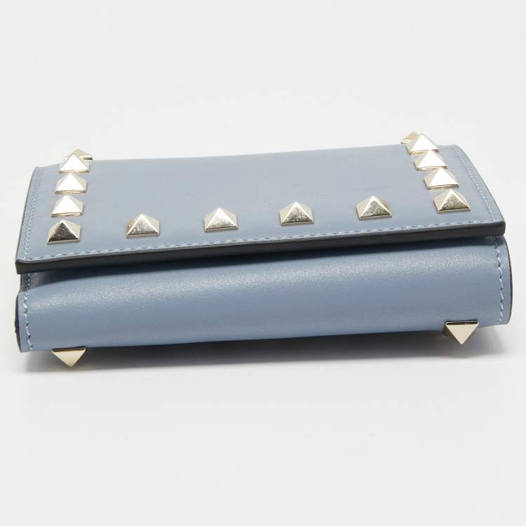 مملوكة مسبقًا Valentino Light Blue Leather Rockstud Trifold Wallet