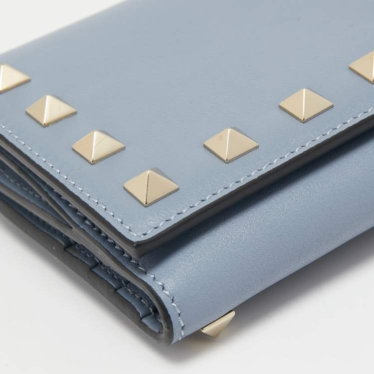 مملوكة مسبقًا Valentino Light Blue Leather Rockstud Trifold Wallet