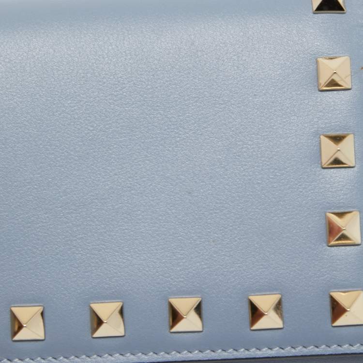 مملوكة مسبقًا Valentino Light Blue Leather Rockstud Trifold Wallet
