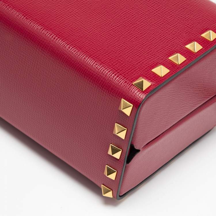 مملوكة مسبقًا Valentino Red Leather Rockstud Alcove Top Handle Bag