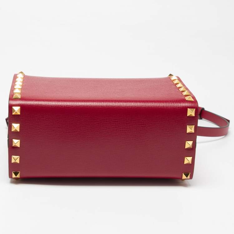 مملوكة مسبقًا Valentino Red Leather Rockstud Alcove Top Handle Bag