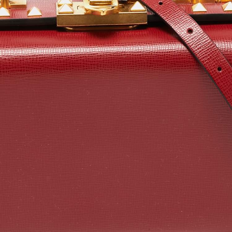 مملوكة مسبقًا Valentino Red Leather Rockstud Alcove Top Handle Bag