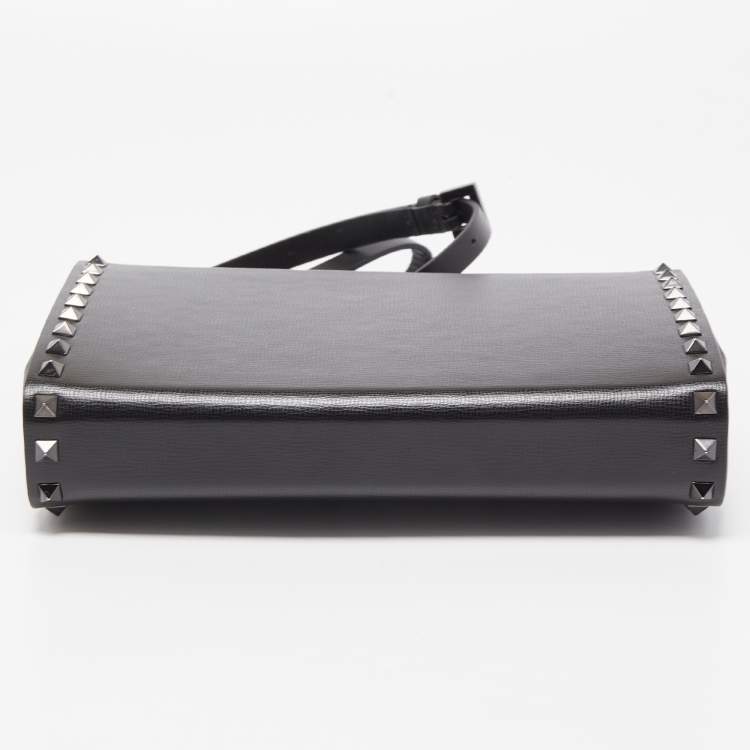 Pre Owned Valentino Black Leather Alcove Rockstud Clutch