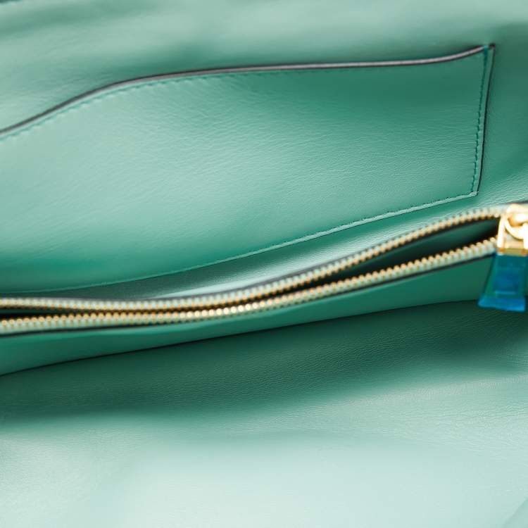 مملوكة مسبقًا Valentino Mint Green Leather Stud Sign Shoulder Bag