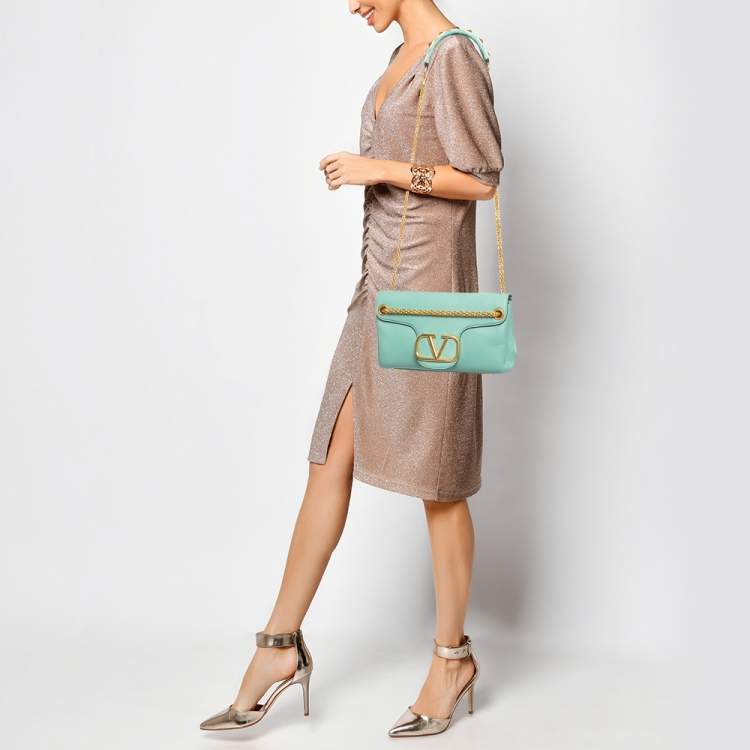 مملوكة مسبقًا Valentino Mint Green Leather Stud Sign Shoulder Bag