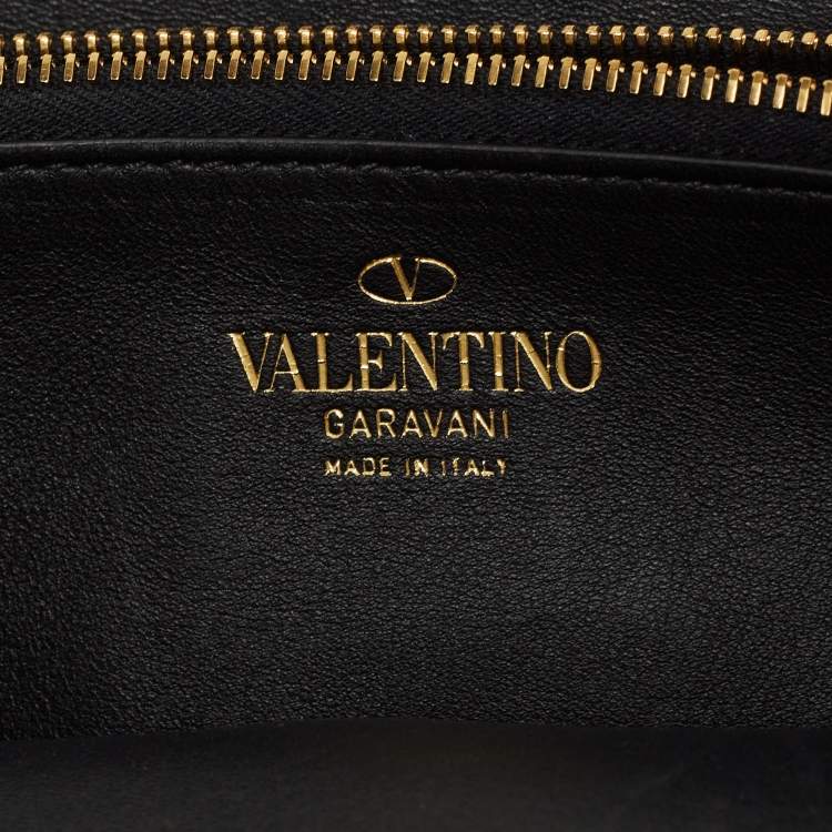 مملوكة مسبقًا Valentino Black Leather VLogo Sign Shoulder Bag