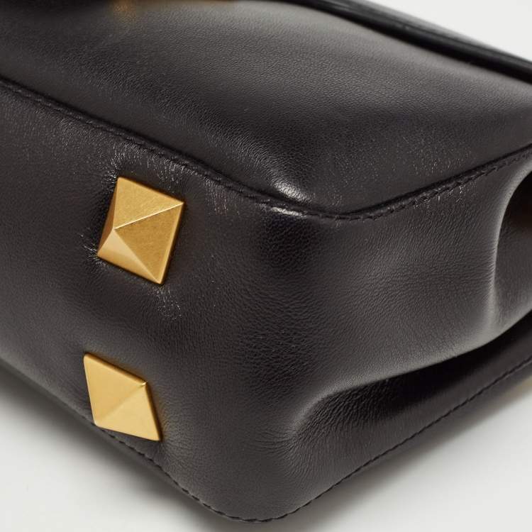مملوكة مسبقًا Valentino Black Leather VLogo Sign Shoulder Bag