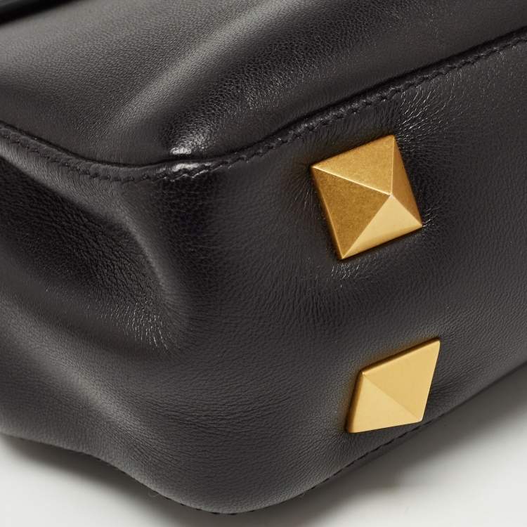 مملوكة مسبقًا Valentino Black Leather VLogo Sign Shoulder Bag