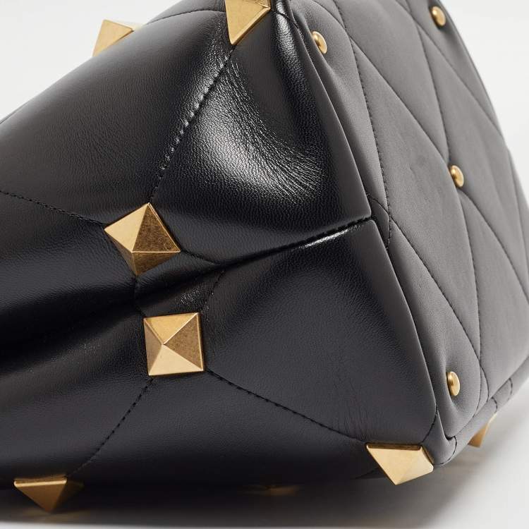 مملوكة مسبقًا Valentino Black Quilted Leather Medium Roman Stud Top Handle Bag