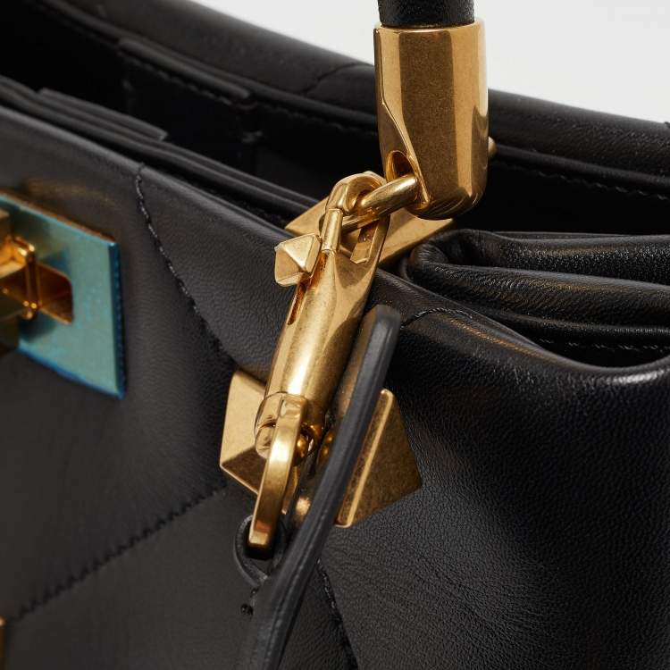 مملوكة مسبقًا Valentino Black Quilted Leather Medium Roman Stud Top Handle Bag