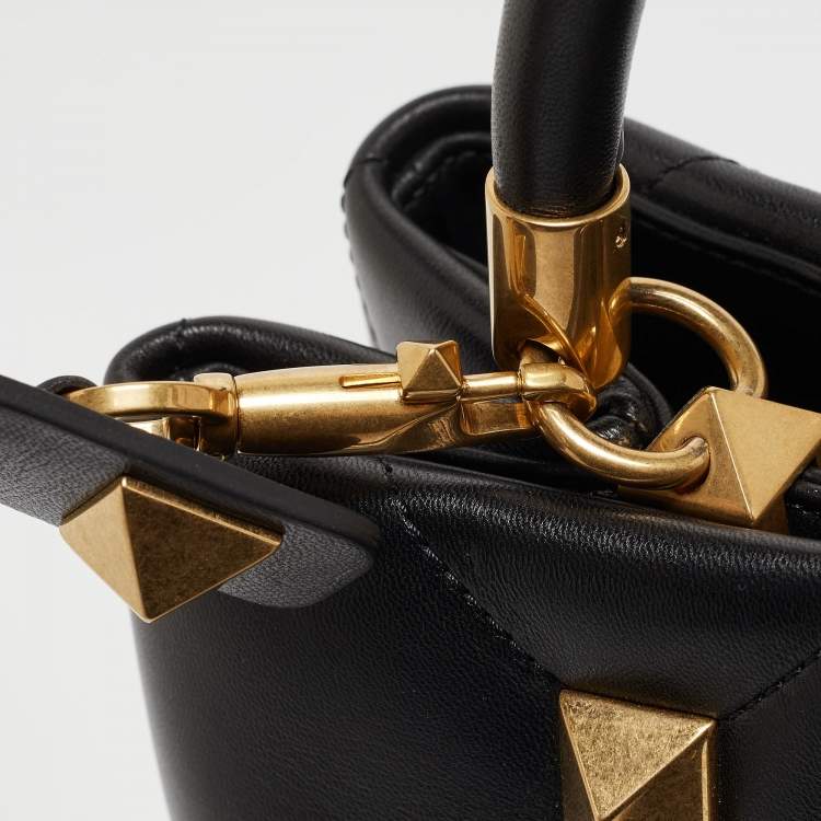 مملوكة مسبقًا Valentino Black Quilted Leather Medium Roman Stud Top Handle Bag